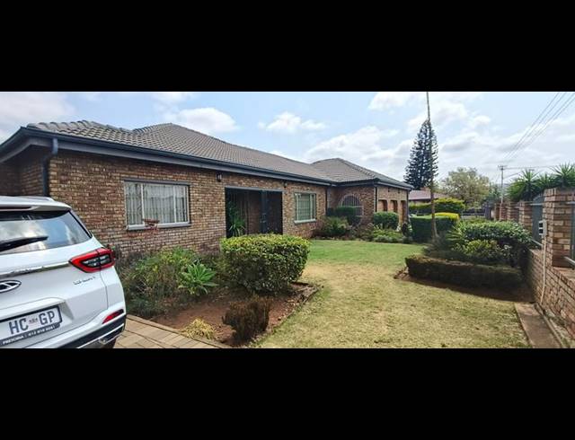 4 BEDROOM HOUSE FOR SALE IN PRETORIA GARDENS